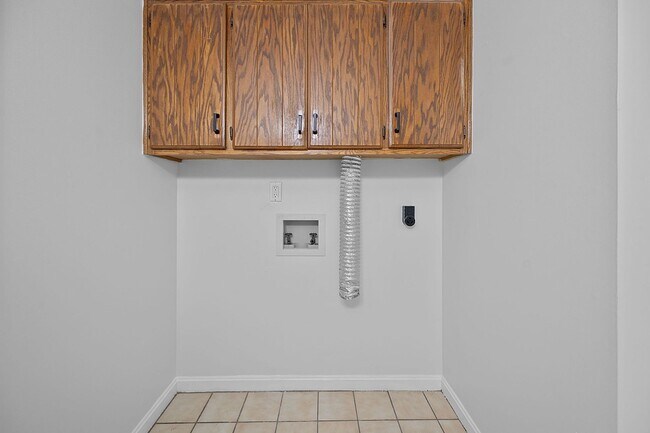 Building Photo - 1836 Kendall Ln