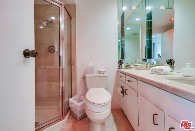 Building Photo - 4337 Marina City Dr