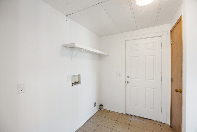 Building Photo - 614 S Andes Rd