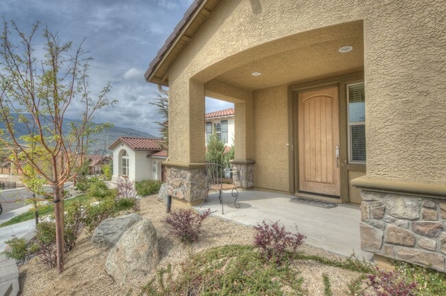 Building Photo - Beautiful former Meritage model home in the heart of Somersett. 4bed/3.5bath/3car 3764sf