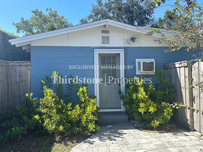 Building Photo - 908 Barrs St