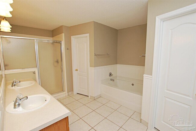 Building Photo - 1015 Glades Ln
