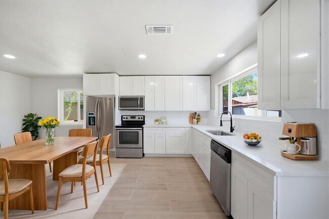 Building Photo - 7530 Millbrae Ln