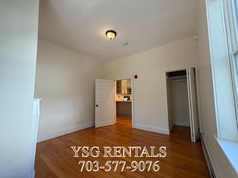 Building Photo - 17 Lambert Ave