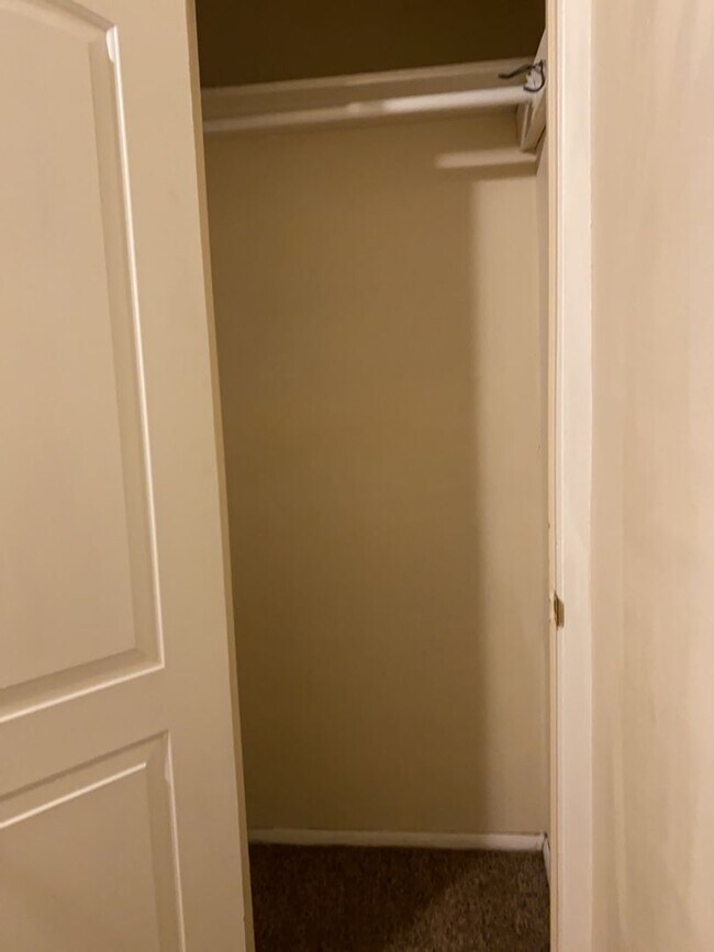 Building Photo - STUDENTS WELCOME! Sprawling Ranch Home w/ Large Fenced Yard