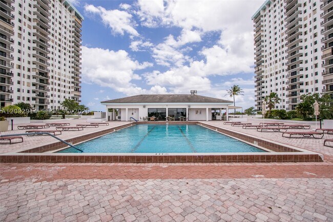 Building Photo - 1201 S Ocean Dr