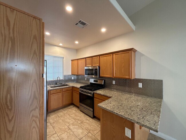 Building Photo - ***MOVE-IN SPECIAL!!!*** 2-Bedroom, 2-Bathroom Townhome located in Henderson, Nevada