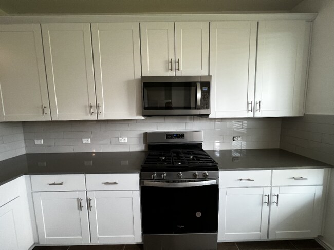 Building Photo - 456 Pickrell Lp