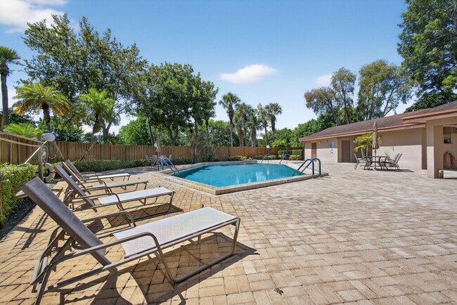 Building Photo - 4770 Fountains Dr S