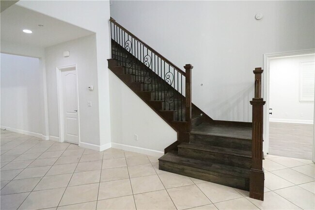 Building Photo - 2850 N Stone Pine Glen