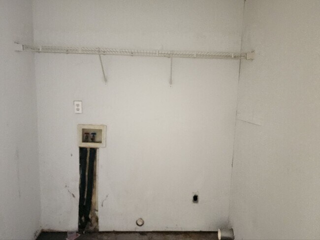 Building Photo - KNOX CREEK