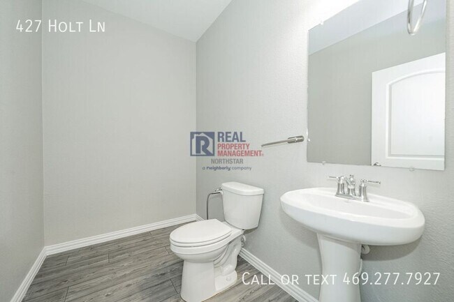 Building Photo - 427 Holt Ln