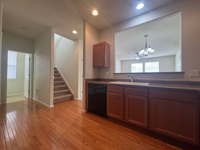 Building Photo - 7681 Sandy Springs Point