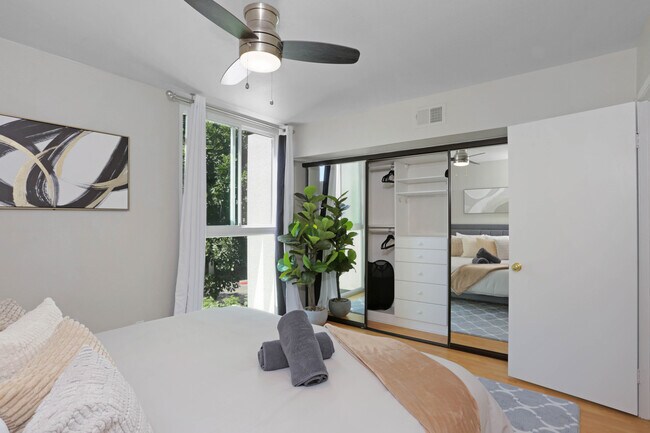 Building Photo - 3054 Rue D’Orleans
