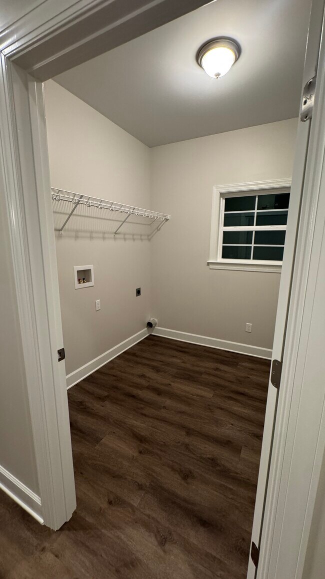 Building Photo - 113 Elliott Dr