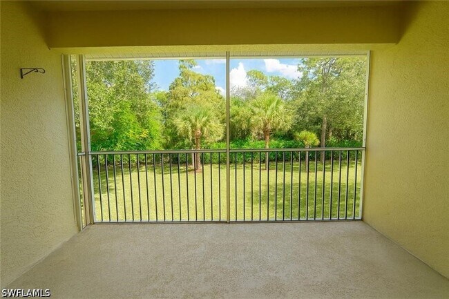 Building Photo - 700 Luisa Ln