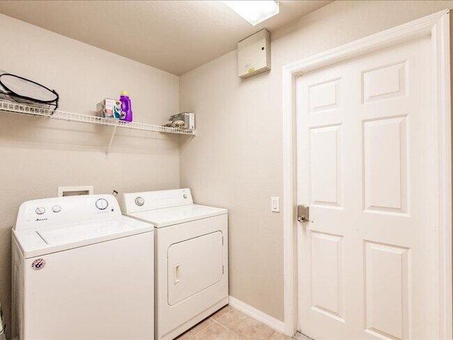 Building Photo - 415 SW 29th Pl