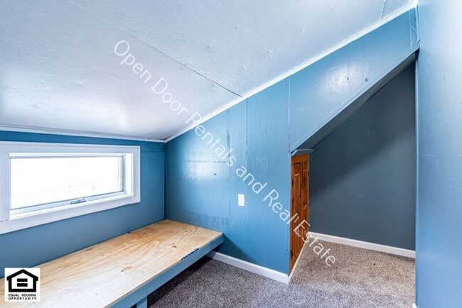 Building Photo - 1703 Sprott St