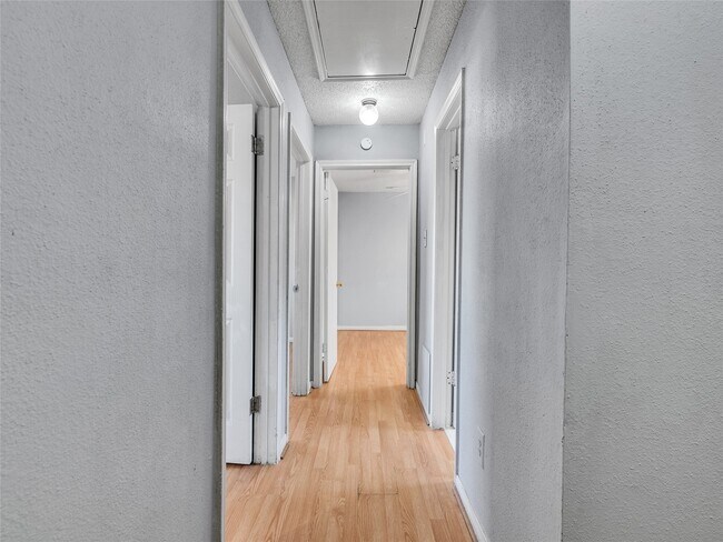 Building Photo - 10919 Pigeonwood Dr