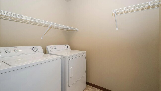 Building Photo - 470 Cambria Dr