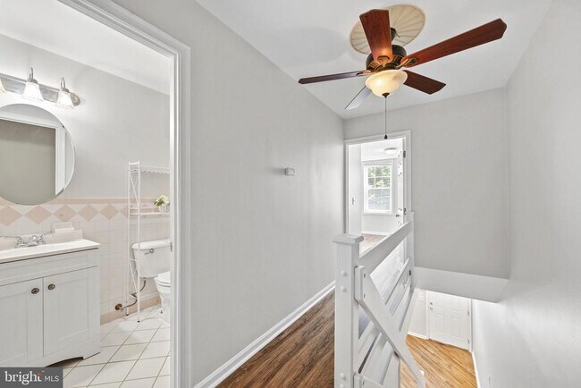 Building Photo - 928 N Bambrey St
