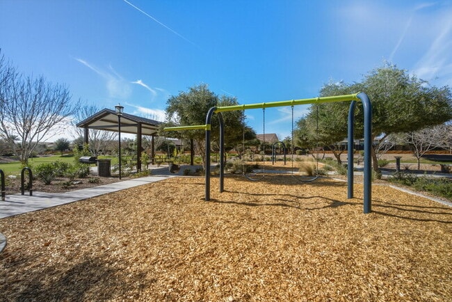 Building Photo - 3930 E Iris Dr