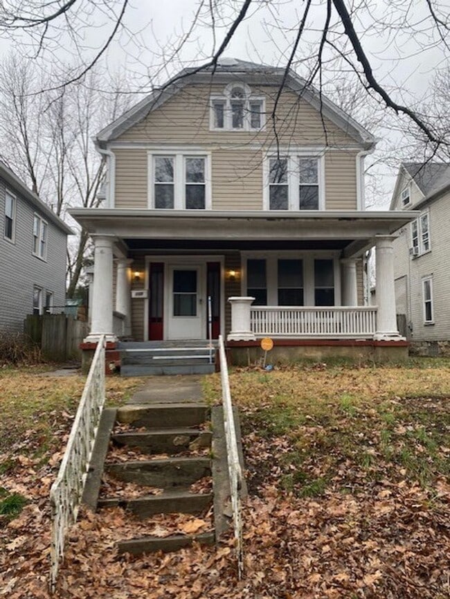 Building Photo - 3 Bed 1.5 Bathroom for rent in Dayton*