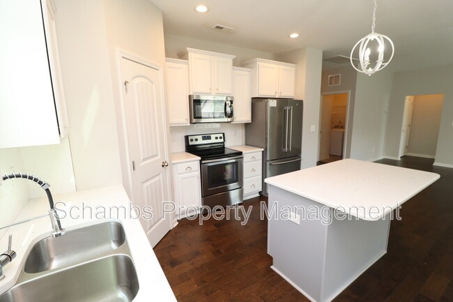 Building Photo - 84 Fairview St