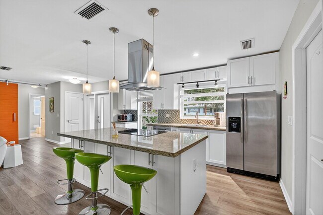 Building Photo - 113 Park Ln E