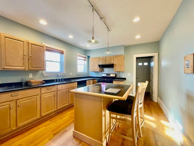 Building Photo - 49 Wellington Rd