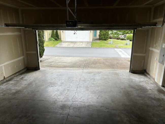 Building Photo - Stunning 3-Bedroom Home in Puyallup's Silver Pointe For Rent!