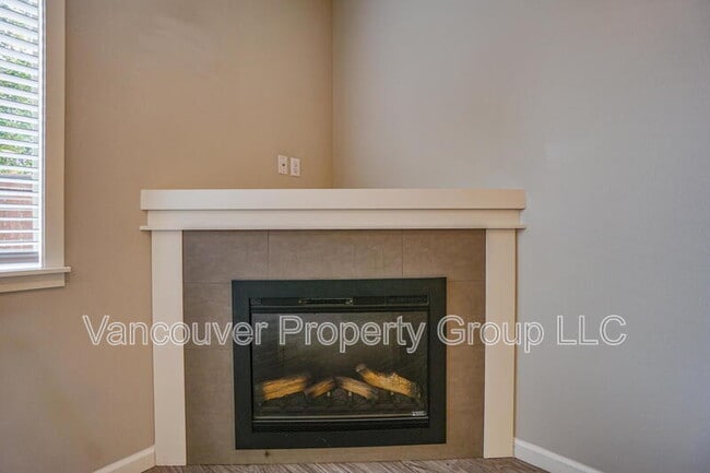 Building Photo - 5809 NE 71st Ave