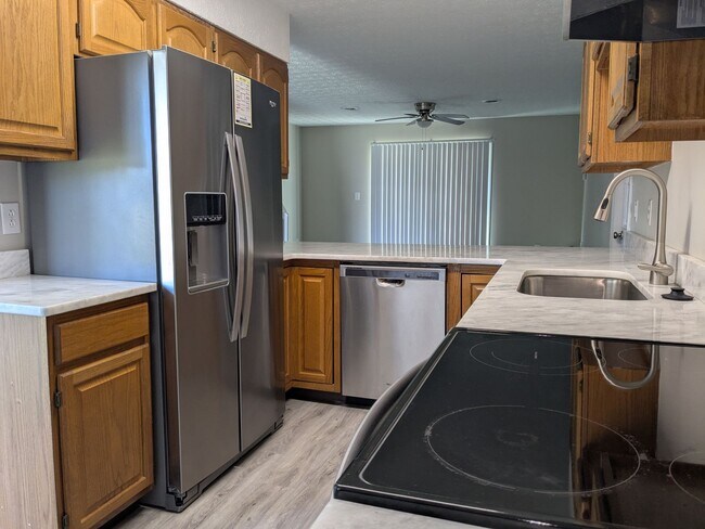 Building Photo - Beautiful 3 Bedroom, 2.5 Bathroom Condo