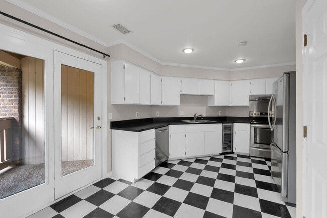 Building Photo - **A RARE FIND - GREEN HILLS CONDO WITH QUI...
