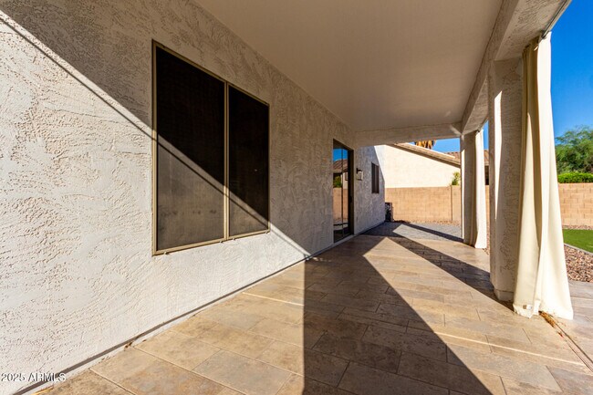Building Photo - 1091 E Magnum Rd