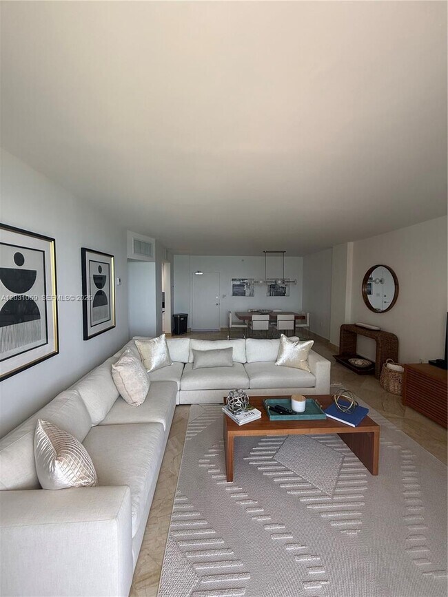 Building Photo - 10275 Collins Ave