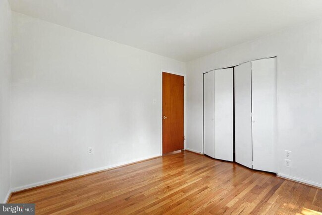 Building Photo - 6609 Bowie Dr