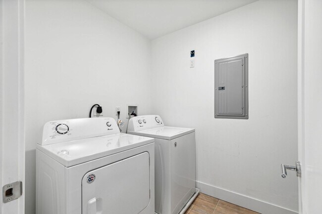 Building Photo - 1845 A St