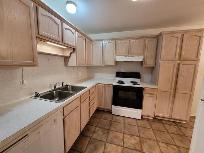 Building Photo - 640 Canada St