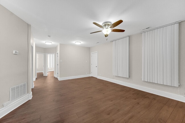 Building Photo - 6424 S Ingleside Ave