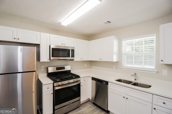 Building Photo - 7985 E Field Dr