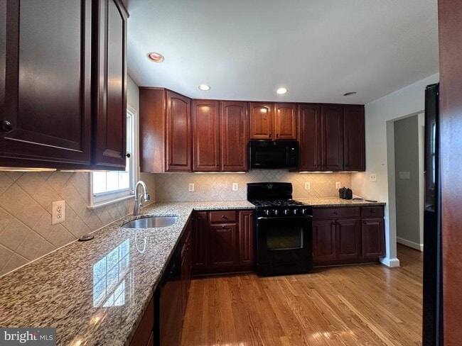 Building Photo - 4214 Evergreen Dr