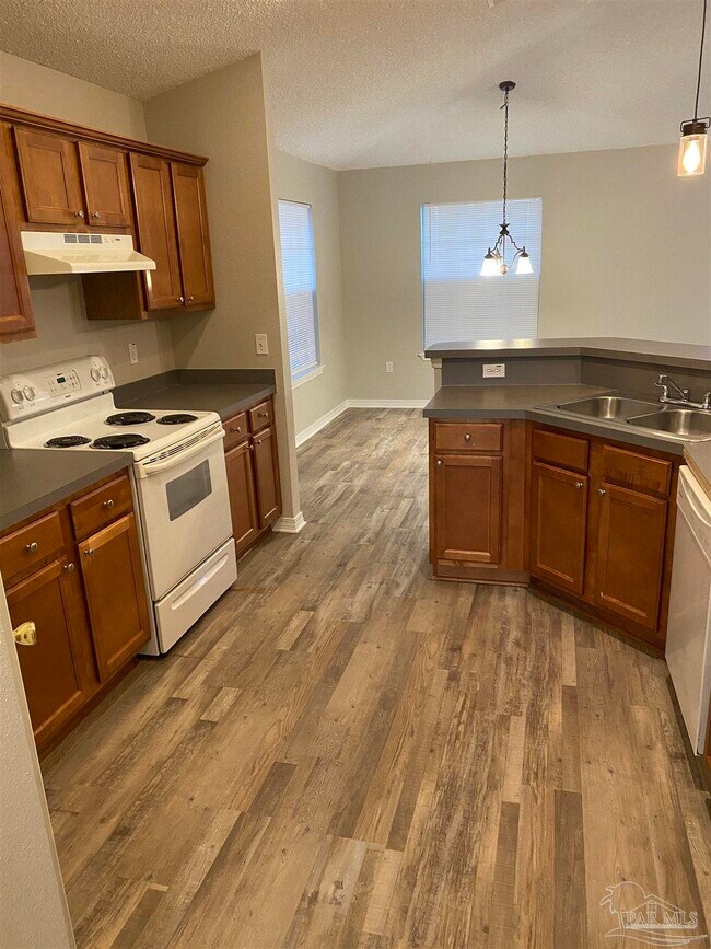 Building Photo - 5162 Brookside Dr