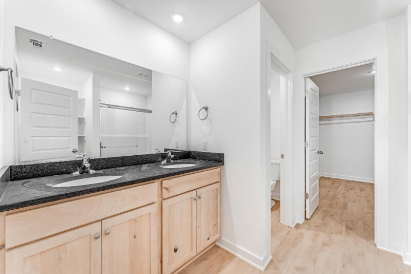 Building Photo - 114 S Maroon Ave