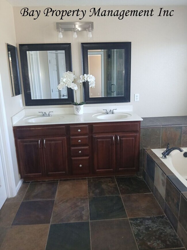 Building Photo - 380 Barolo Cir