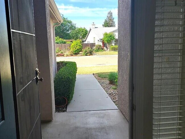 Building Photo - The 3-Bd , 2-Bth home is freshly renovated with new paint, new blinds and has newer appliances, w...