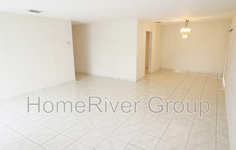 Building Photo - 3325 SW 124th Ct