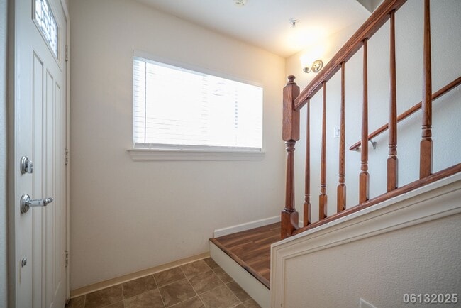 Building Photo - Available for move in on 7/8/25.   2 bedro...
