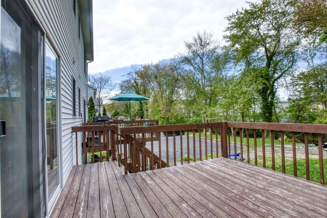 Building Photo - Spacious 2-Bedroom, 2-Story Apartment with Walk-Out Basement