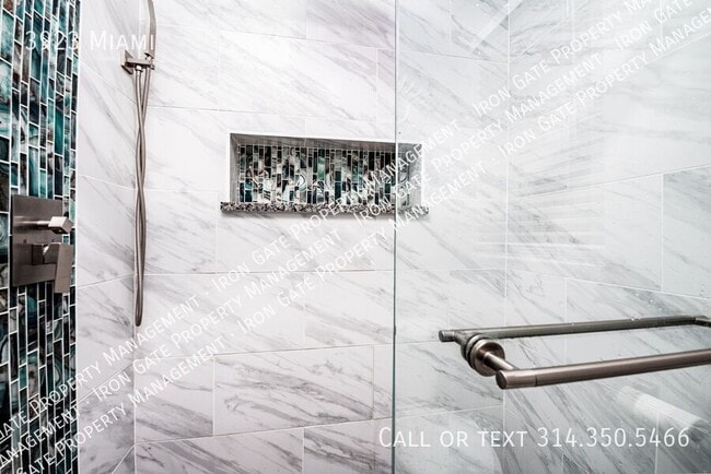 Building Photo - 3923 Miami-